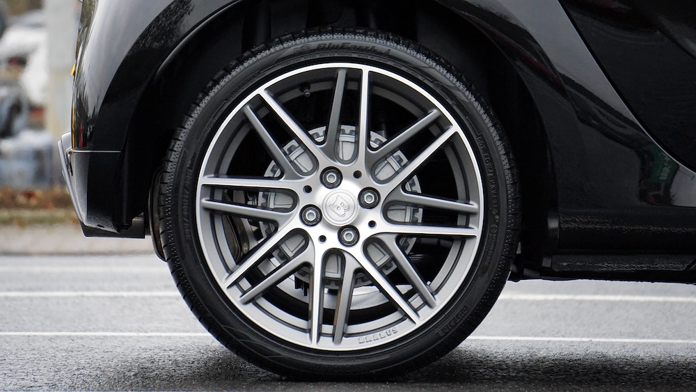 Conhecendo os tipos de desgastes dos pneus